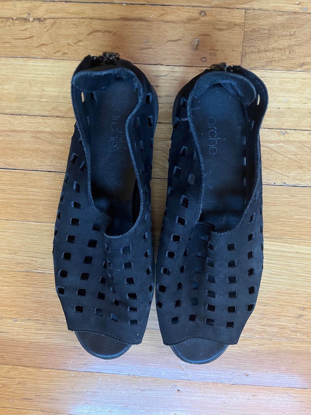 ARCHE drick Black Nubuck Suede Leather Peep Toe Flat Perforated Driving shoe 39